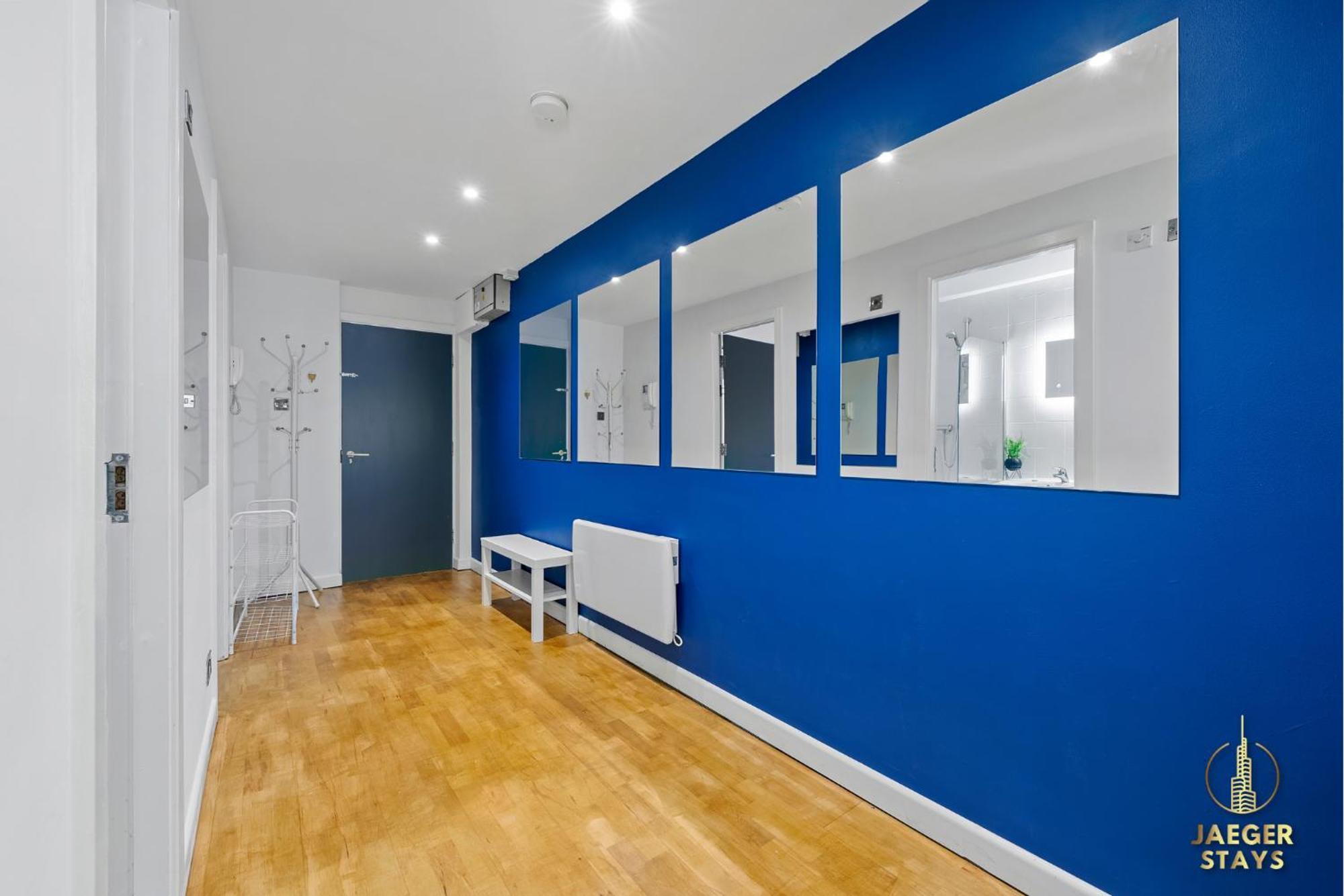 2 Bedroom Greek Street - Sleeps 6