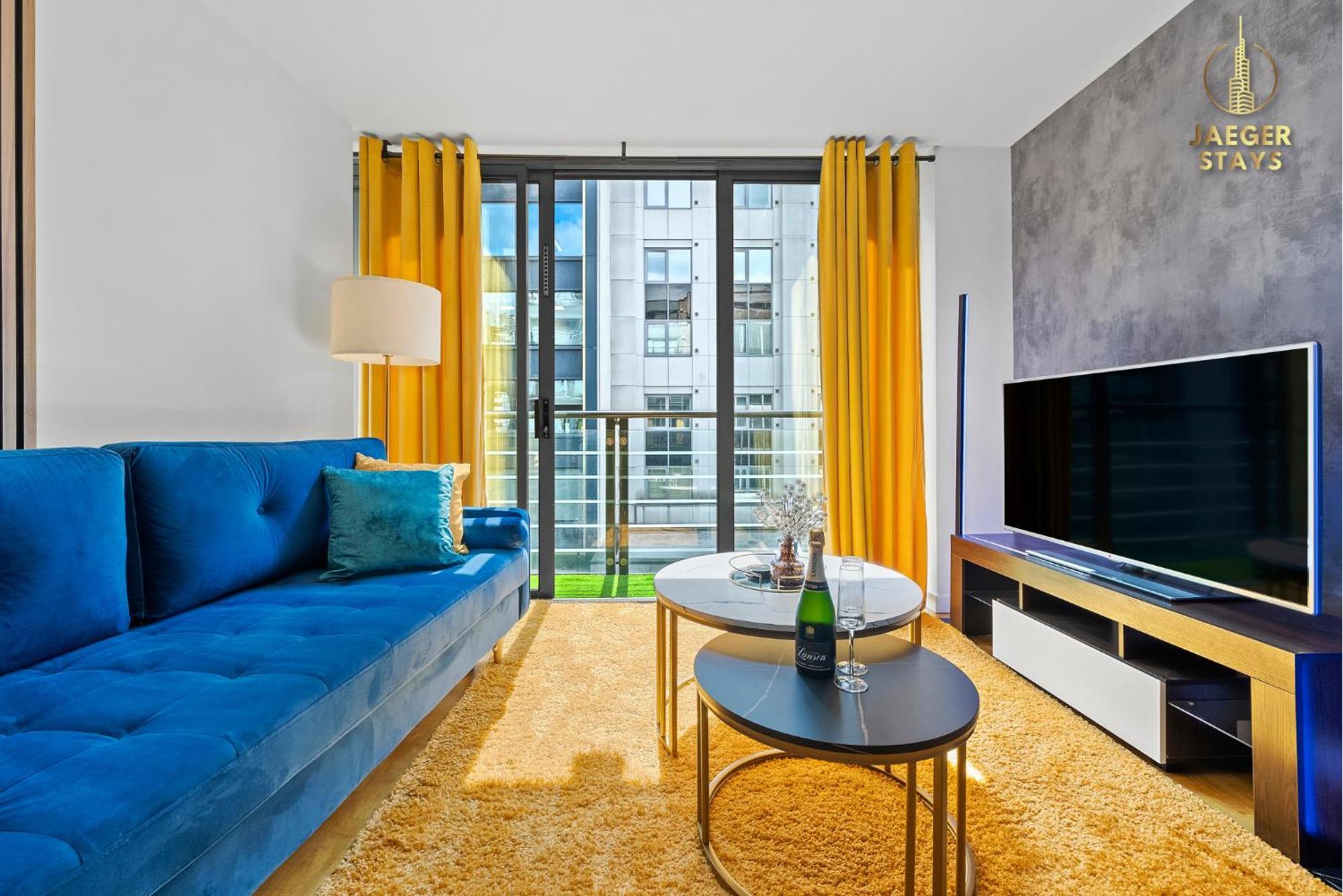 Apartment 2 Bedroom Greek Street - Sleeps 6